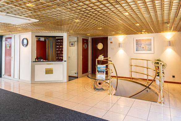 CroisiEurope MS Monet Reception 3 ©Corinne Cotard.jpg